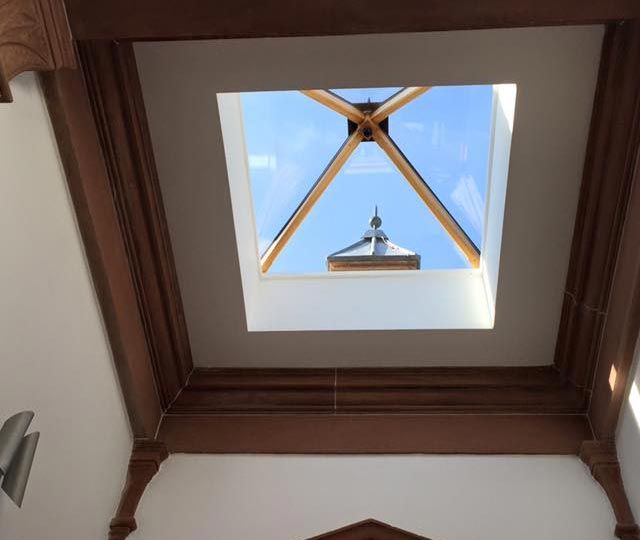 A ceiling decorated around a skylight